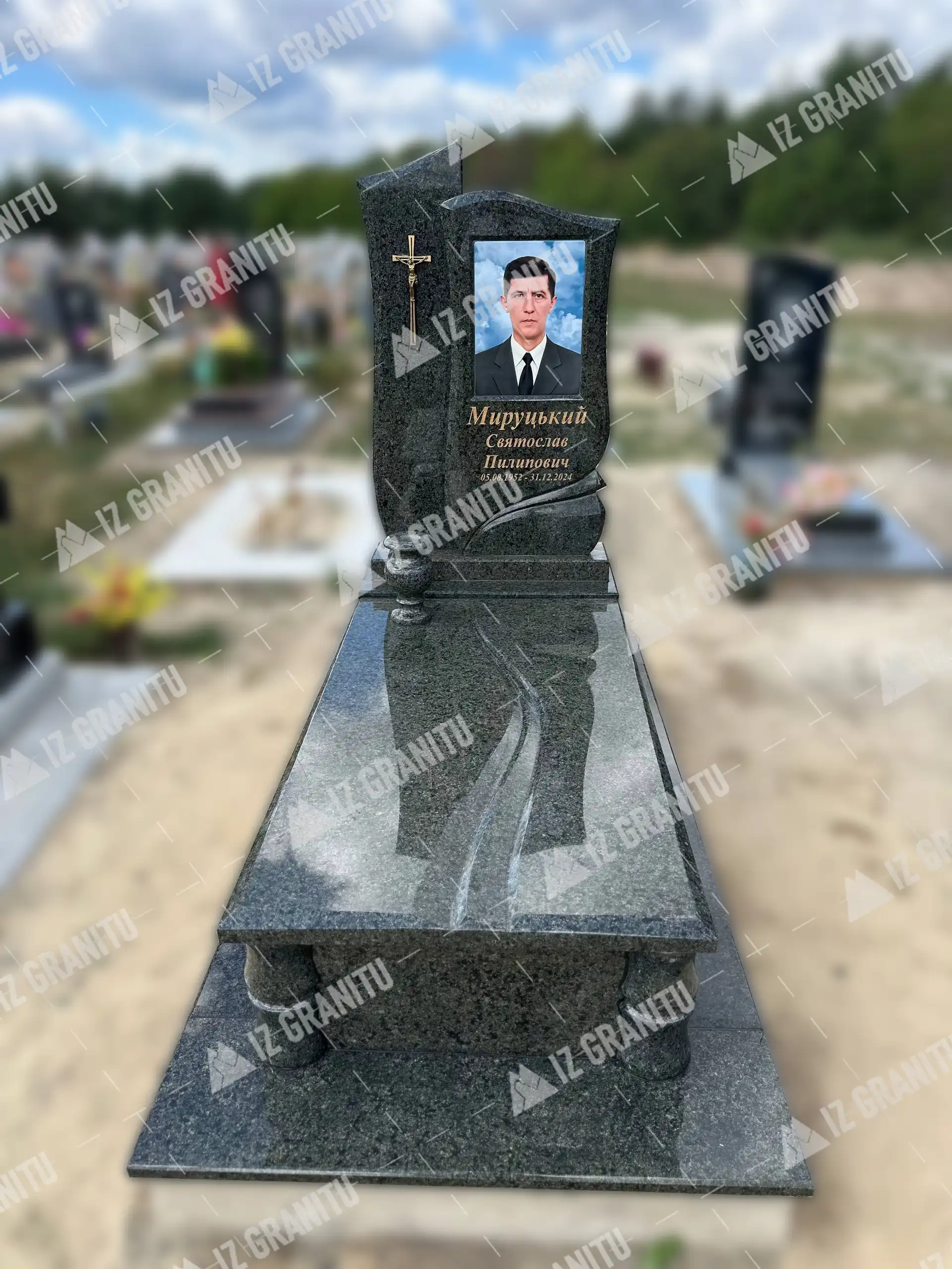 Одинарний пам'ятник 35